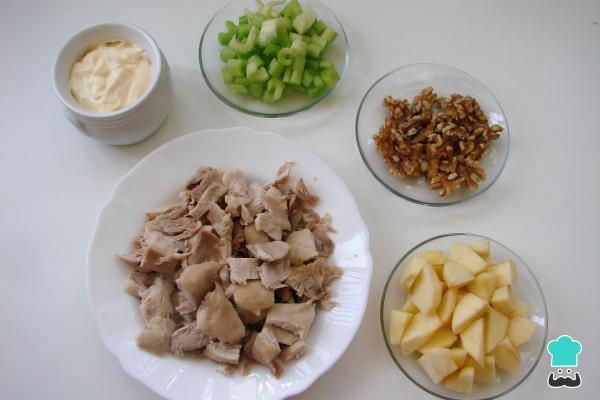 Recette de salade de poulet et de noix - Étape 1