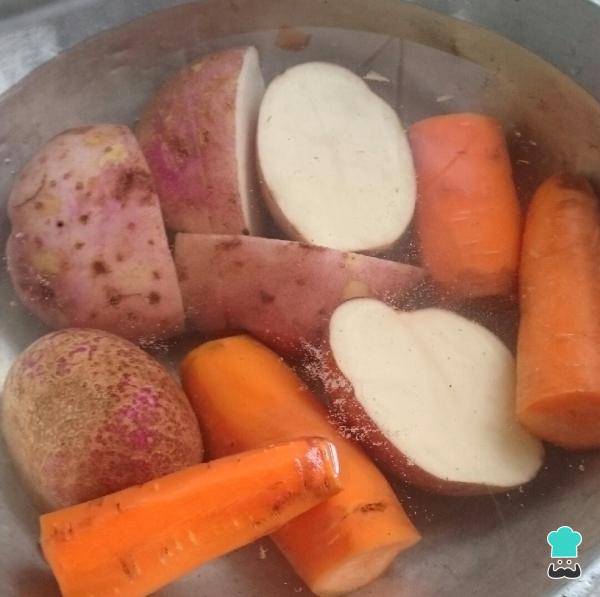 Recette de salade de saucisses et de pommes de terre - Étape 1