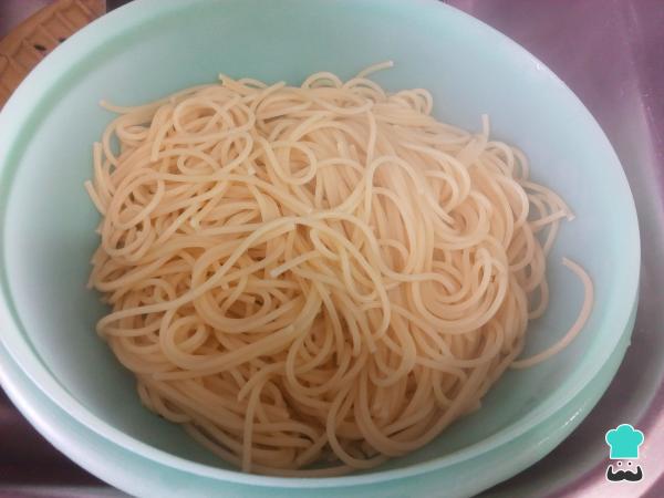 Recette de spaghettis verts aux crevettes - Étape 1