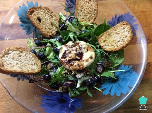 Recette Salade de chèvre et fruits rouges