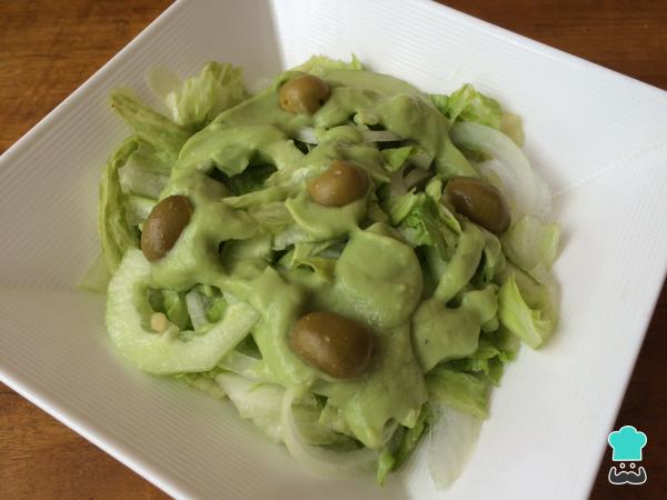 Recette de salade verte à la vinaigrette d'avocat