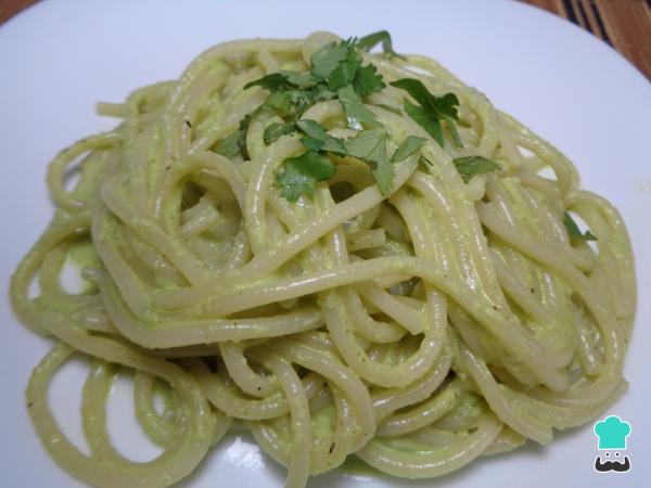 Recette de spaghettis verts à la coriandre