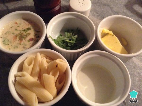 Recette de pâtes à la sauce au saumon - Étape 1