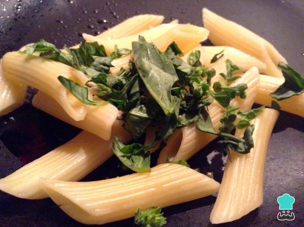 Recette de pâtes avec sauce au saumon - Étape 2