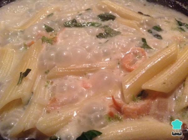 Recette de pâtes avec sauce au saumon - Étape 5