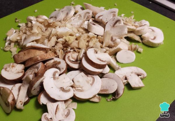 Recette Saucisses aux champignons - Étape 1