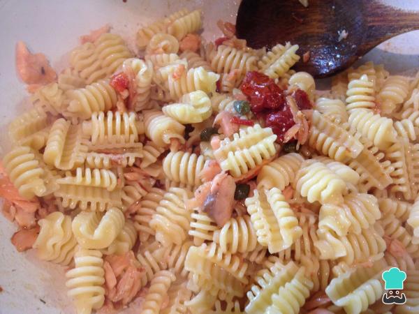 Recette de pâtes au saumon et tomates séchées - Étape 4