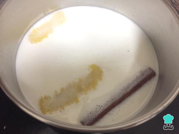 Recette de Torrijas au lait, au sucre et à la cannelle - Étape 1