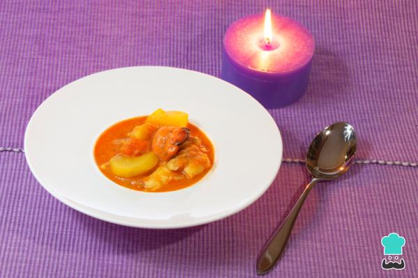 Casserole de lotte aux crevettes et palourdes