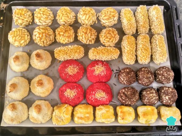 Recette variée de panellets de pommes de terre - Pignons de pin, amandes, chocolat, noix de coco et fraise!