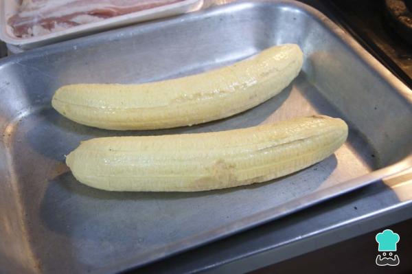 Recette de miettes de plantain aux couennes de porc - Étape 1