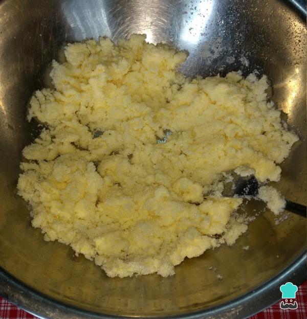 Recette de pain sucré aux bananes et aux fraises - Étape 1