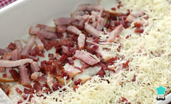 Recette de cake au jambon et au fromage avec du pain rassis - Étape 3