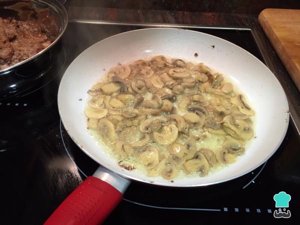 Recette de fricandó de veau aux champignons - Étape 3