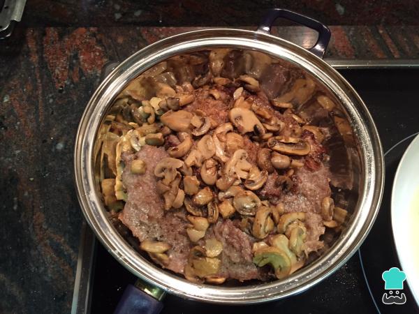 Recette de fricandó de veau aux champignons - Étape 4