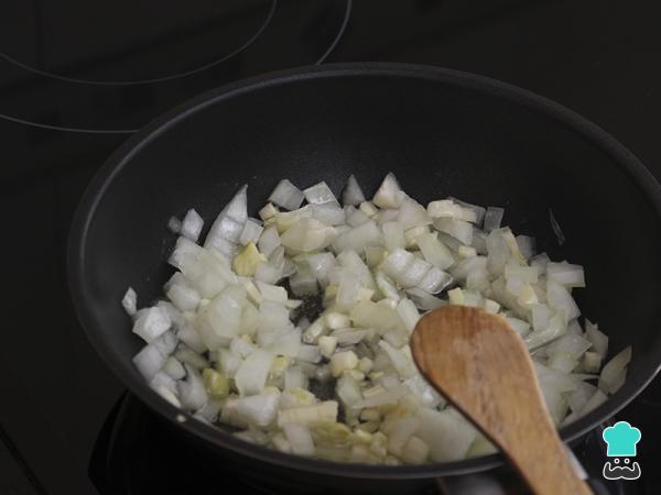 Feuilleté au thon, aux œufs et à la tomate Recette Empanadas - Étape 3