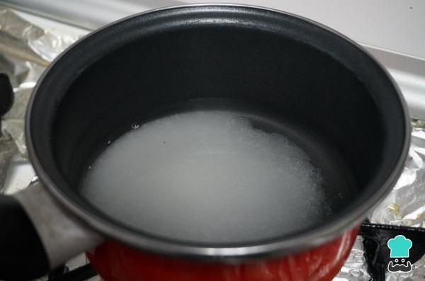 Boucles de pâte feuilletée au lait concentré recette - Étape 1