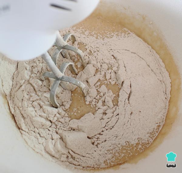 Recette du gâteau aux pommes, à la cannelle et aux raisins secs - Étape 2