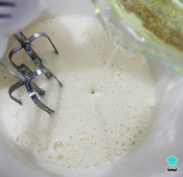 Recette de gâteau aux pommes, à la cannelle et aux raisins secs - Étape 1