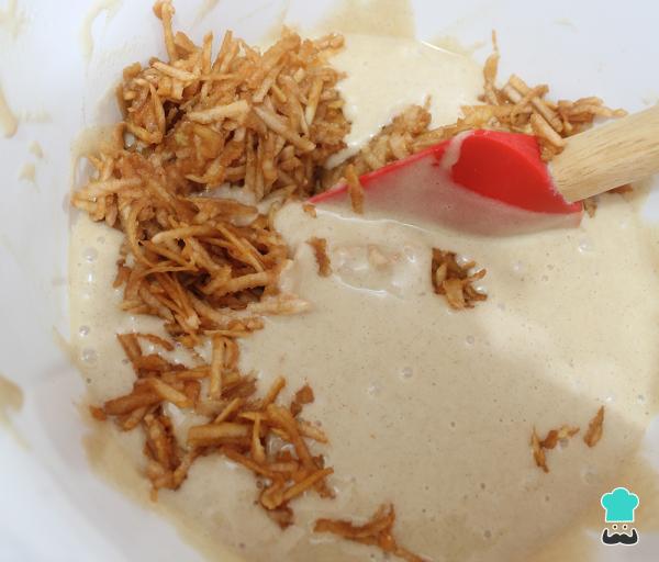 Recette du gâteau aux pommes, à la cannelle et aux raisins secs - Étape 3