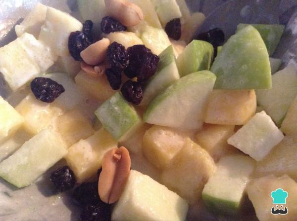 Recette de salade de pommes et de raisins secs - Étape 4