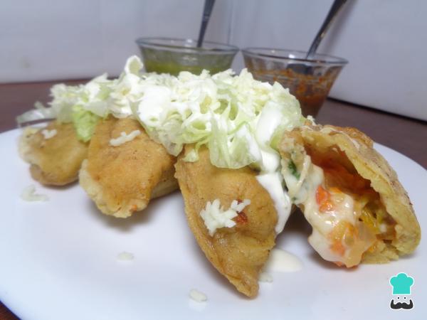 Empanada de fleur de citrouille avec recette de fromage