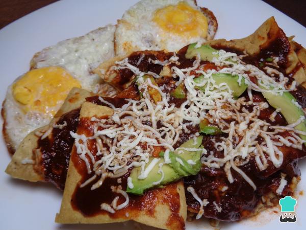 Recette de Chilaquiles à la sauce aux trois piments