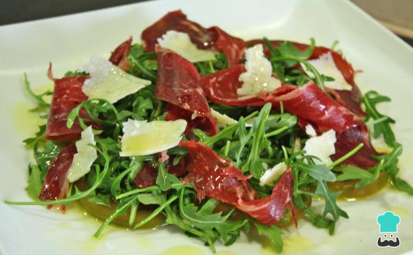 Recette de salade fraîche à la roquette et au jambon