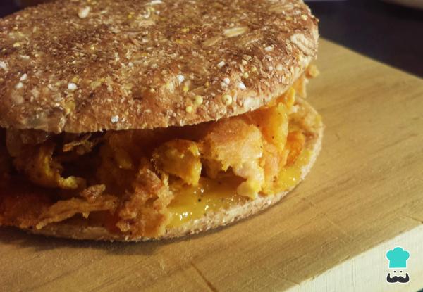 Recette de sandwich aux œufs, au jambon et au fromage