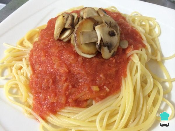 Recette de spaghettis aux champignons et tomates