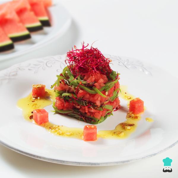 Salade de pousses avec recette de pastèque à la mode