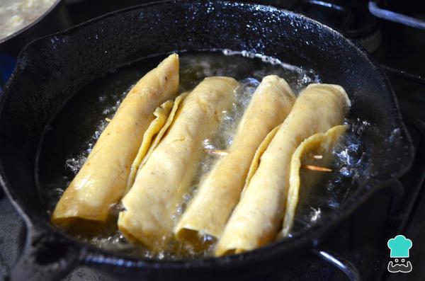 Recette mexicaine de Flautas au poulet - Étape 4