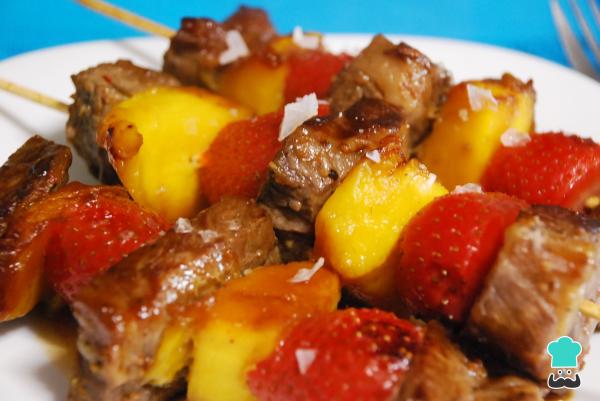 Recette de brochettes de surlonge aux fraises et à la mangue