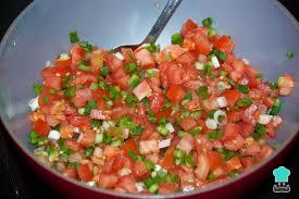 Recette de lasary voatabia (salade de poireaux et tomates)