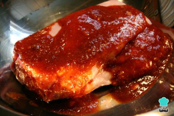 Recette de mérou au four avec du vin blanc et de l'oignon