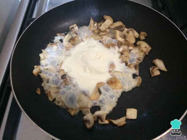 Recette de pâte feuilletée farcie au poulet - Étape 4