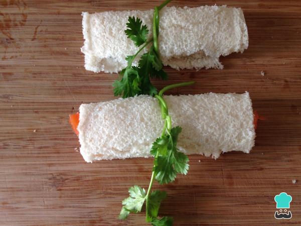 Recette de roulés au saumon fumé avec pain de mie - Étape 7
