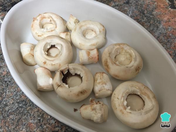 Recette de champignons farcis au bacon et au bleu - Étape 1