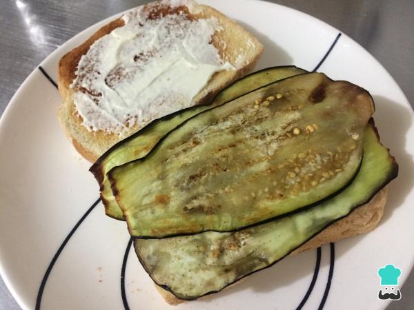 Recette de sandwich végétarien aux aubergines - Étape 4