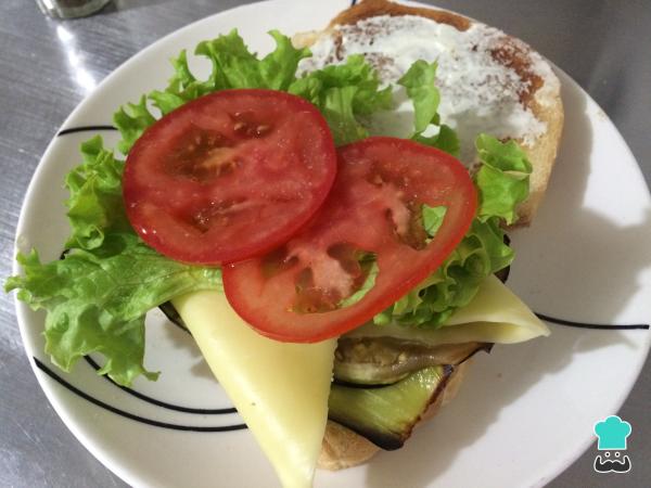 Recette de sandwich végétarien aux aubergines - Étape 5