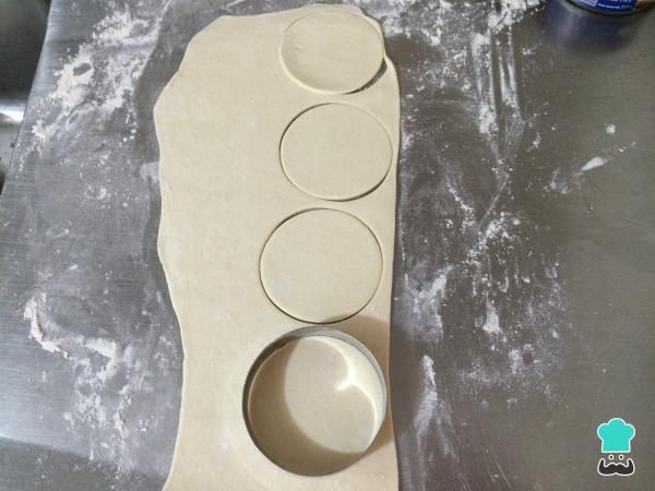 Recette de pâte feuilletée au thon et à la tomate - Étape 3