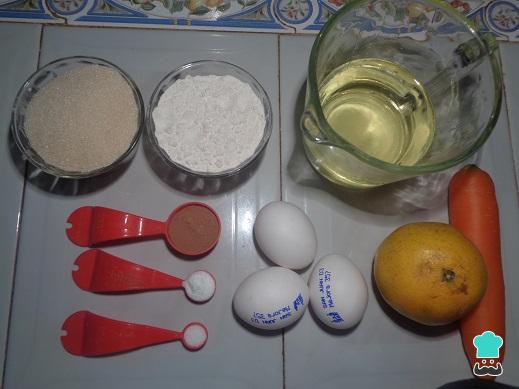 Recette du gâteau léger à l'orange et aux carottes - Étape 1