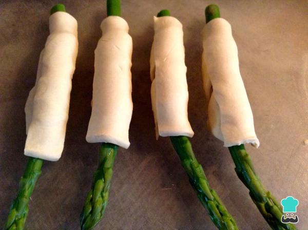 Recette d'asperges enveloppées dans une pâte feuilletée - Étape 6