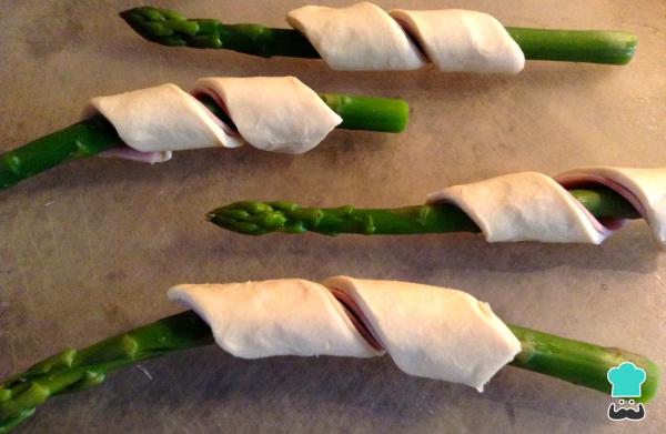 Recette d'asperges enveloppées dans une pâte feuilletée - Étape 5