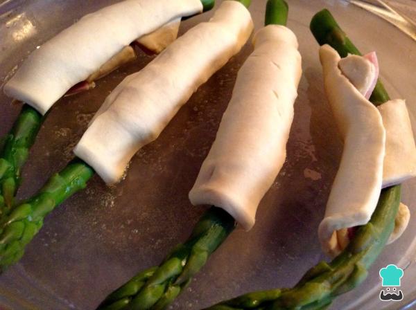Recette d'asperges enveloppées dans une pâte feuilletée - Étape 7