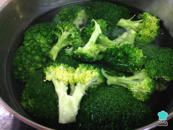 Recette de quiche au brocoli et au fromage - Étape 2