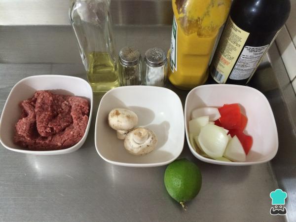 Recette de brochettes de boulettes de viande - Étape 1