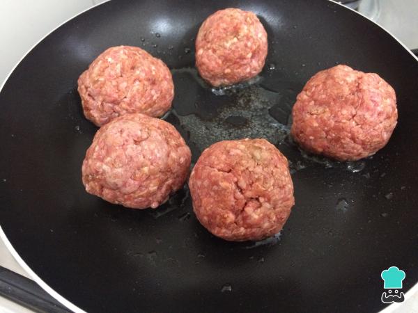 Recette de brochettes de boulettes de viande - Étape 3