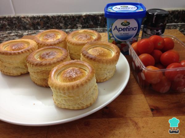 Recette de Volaunes farcies à la tomate, pâte d'olive et fromage - Etape 1