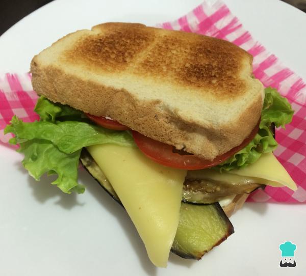 Recette de sandwich végétarien aux aubergines